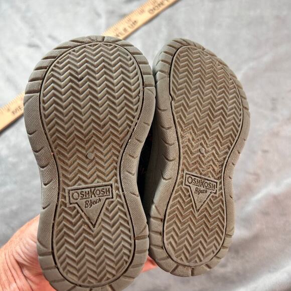 OshKosh B'gosh Toddler boys sneakers size 5 - Picture 7 of 8
